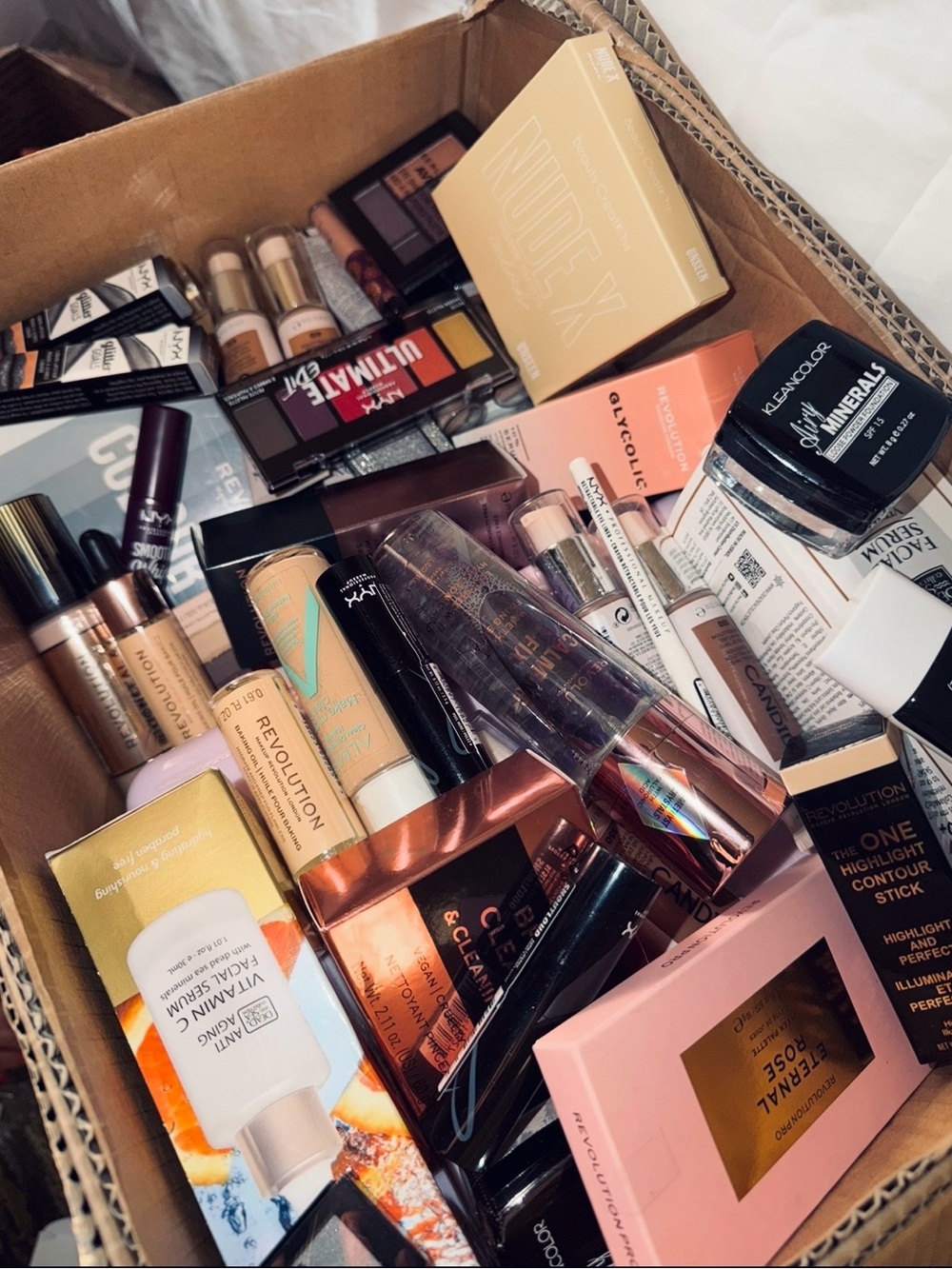 🚨SALE🚨 Mystery box makeup assortment bundle lot wholesale bulk